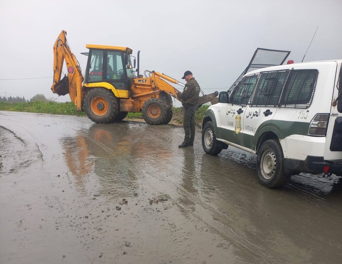 بن عروس: استئناف حركة المرور بأغلب الطرقات بعد انقطاعها بسبب تهاطل الأمطار