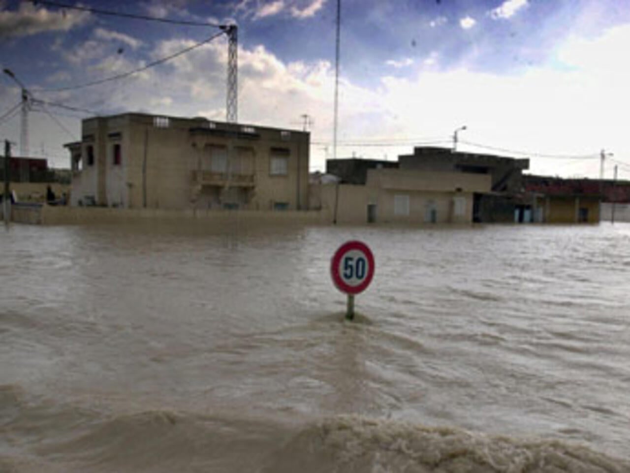 تحيين للحرس الوطني: فيضان أودية وانقطاعات بعدة طرقات