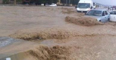 فيضان أودية وانقطاعات بعدة طرقات