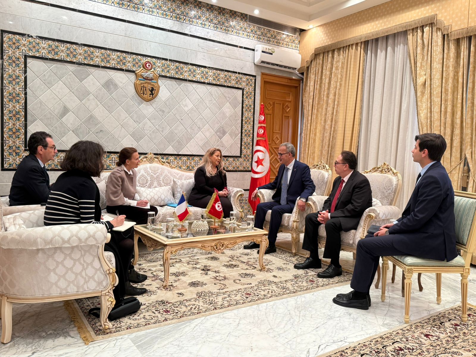 كاتب الدولة لدى وزير الخارجية يتحادث مع السفيرة والمندوبة الوزاريّة الفرنسيّة للمتوسط