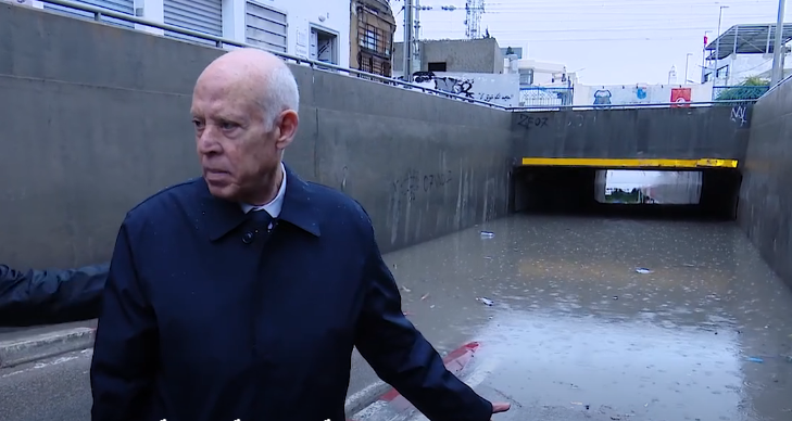 رئيس الدولة خلال زيارته إلى عدد من المناطق المتضررة من الأمطار: كل ماهو متوفر لدى الدولة لابد أن يكون في العمل