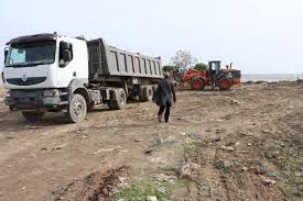 بلدية المنستير تكلف فريقا ثان من اجل التدخل السريع لرفع الفضلات في عديد الاحياء بسبب تراكم الاوساخ و الفضلات بعد امطار