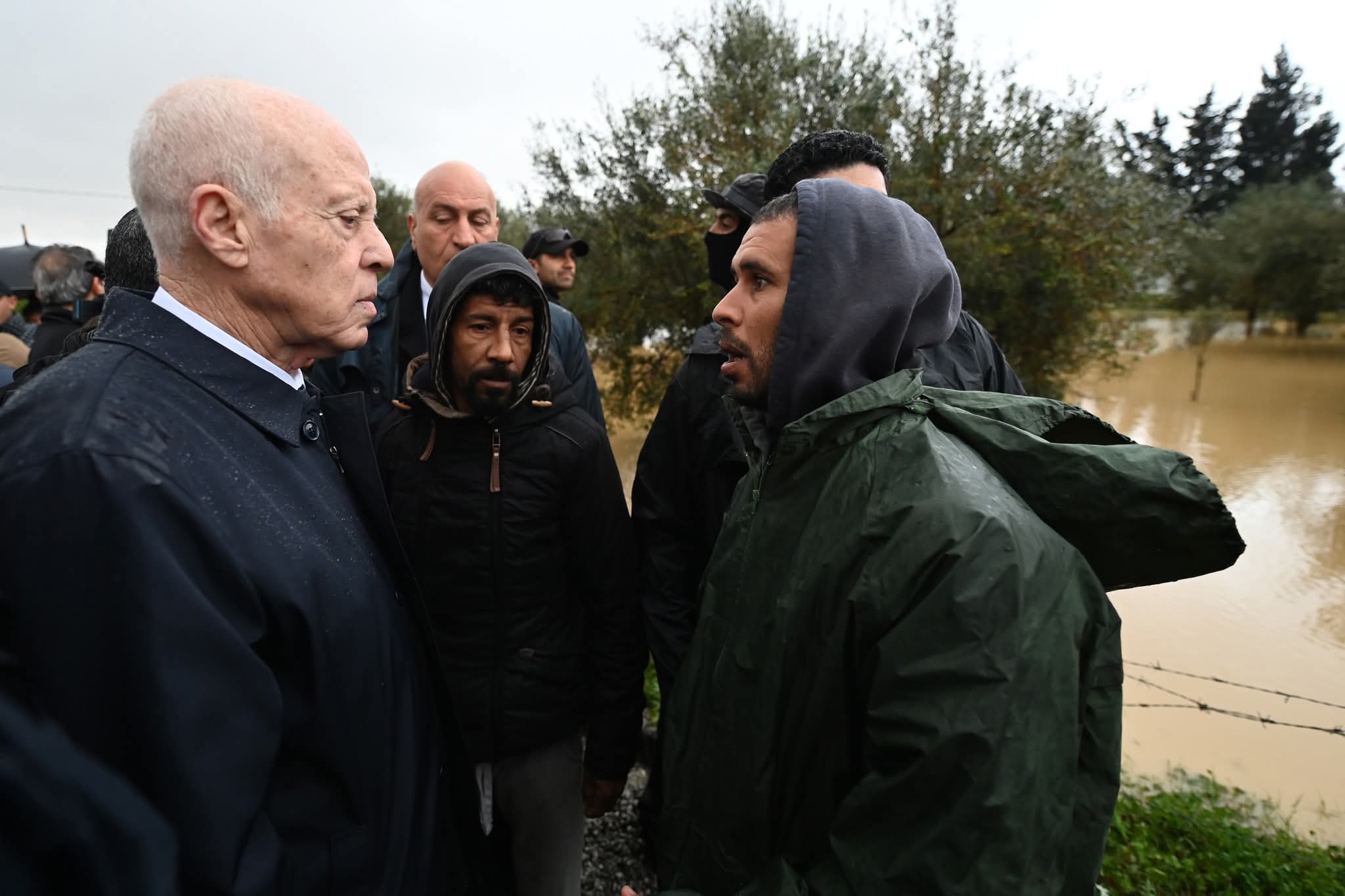 اثر الفيضانات في بعض الجهات : سعيد يتحول على عين المكان لمتابعة الإجراءات المتخذة ومعاينة الأوضاع عن كثب