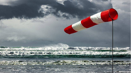 طقس الخميس: رياح جنوبية غربية قوية قرب السواحل وأمطار مُرتقبة بعدة جهات