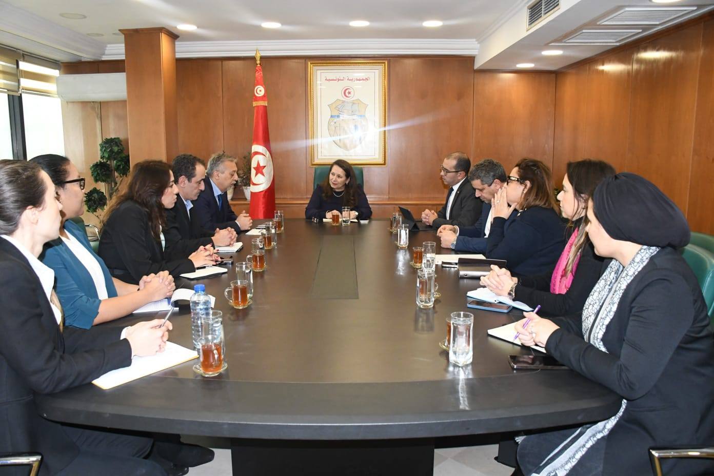 وزيرة الصناعة تتابع تنفيذ المشاريع الطاقية مع مجموعة البنك الدولي