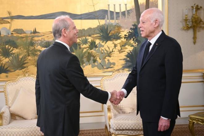 رئيس الجمهورية يلتقي السفير البرتغالي بمناسبة انتهاء مهامه