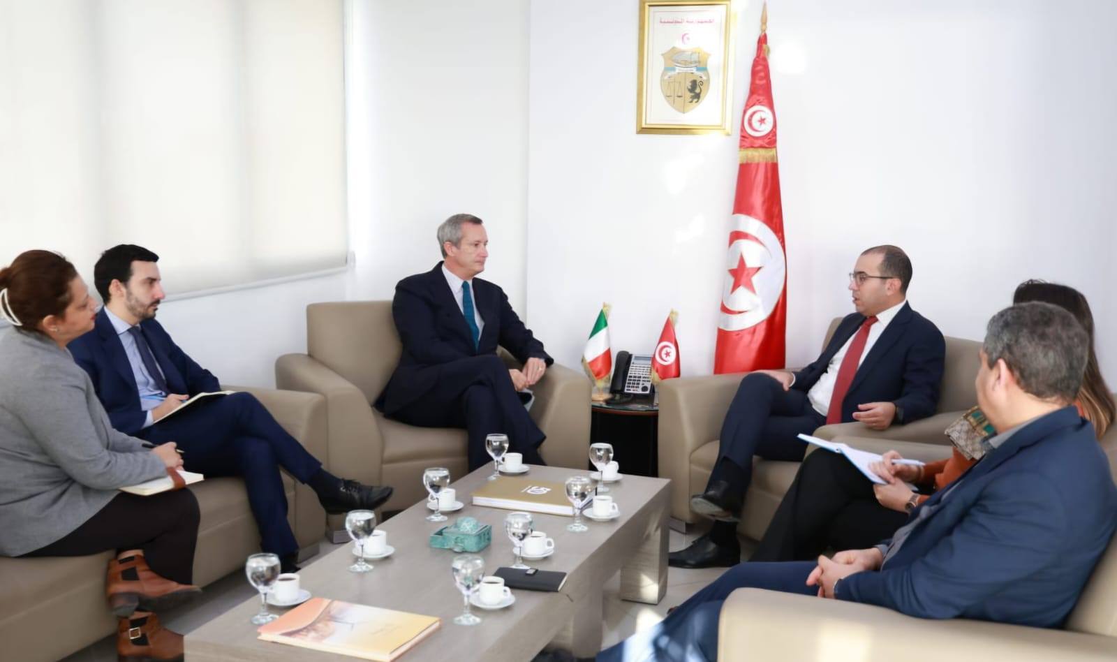 مشروع الربط الكهربائي بين تونس وإيطاليا أبرز محاور لقاء كاتب الدولة المكلف بالانتقال الطاقي بالسفير الإيطالي