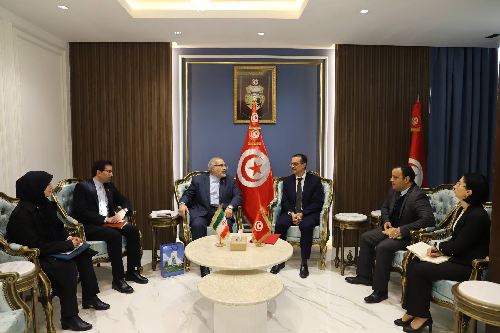 وزير الفلاحة وسفير ايران بتونس يؤكدان على تفعيل المشاريع المشتركة في القطاع الفلاحي