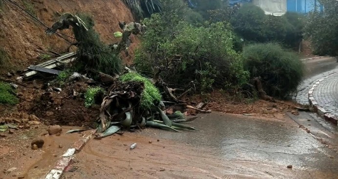 بداية من الغد: منع صُعود الحافلات والشّاحنات الثّقيلة إلى مأوى سيدي عزيزي بسيدي بُوسعيد