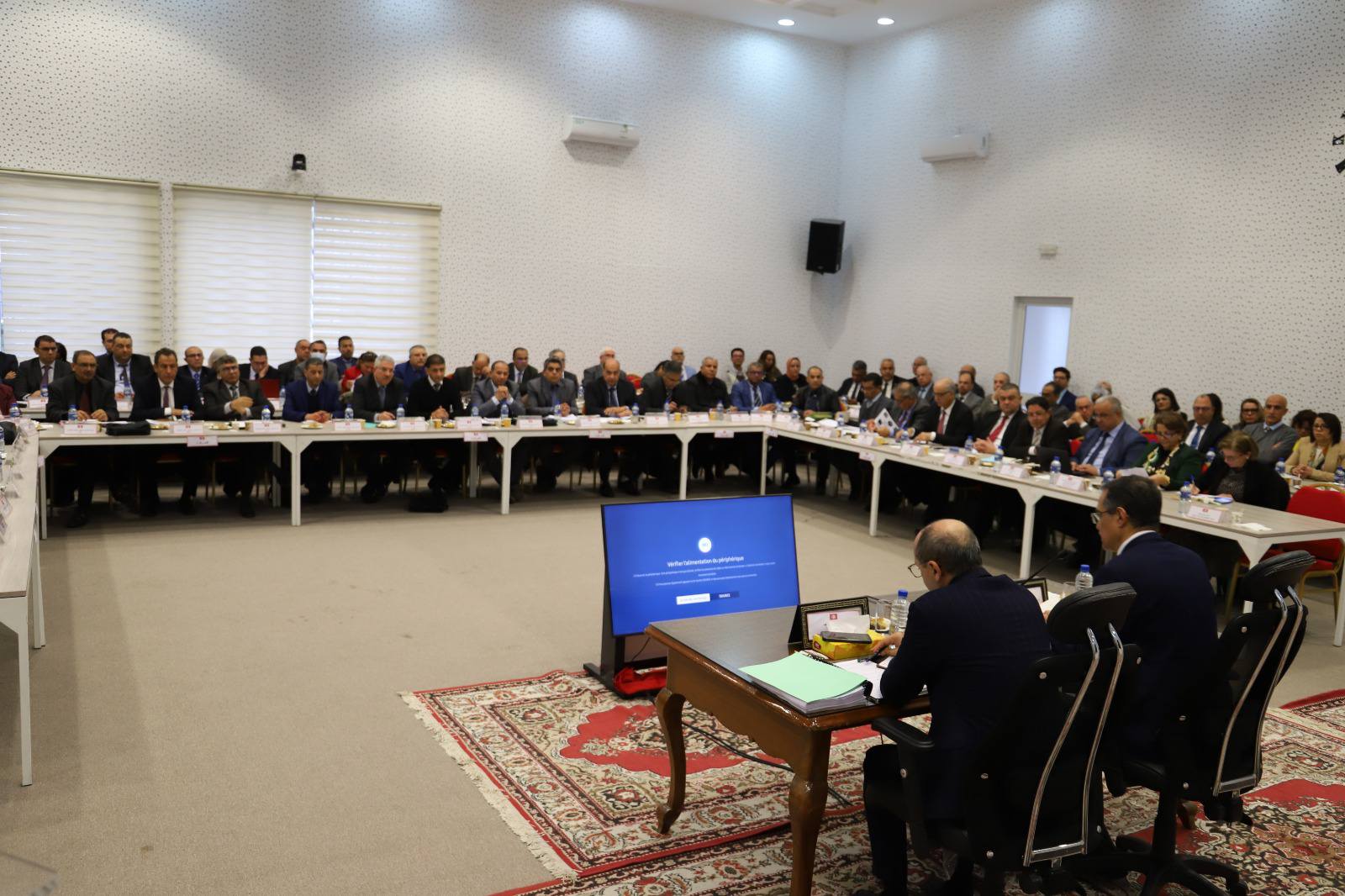 وزير الفلاحة : الوزارة تولي أهميّة قصوى لضمان انتظام تزويد الفلاّحين بمادّة الأمونيتر