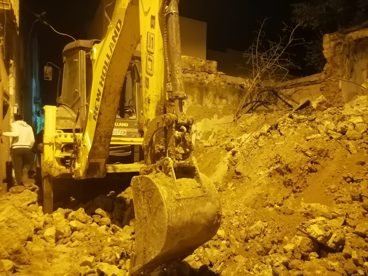 تأثّرتا بالأمطار الغزيرة: هدم بنايتين آيلتين للسقوط في المنستير