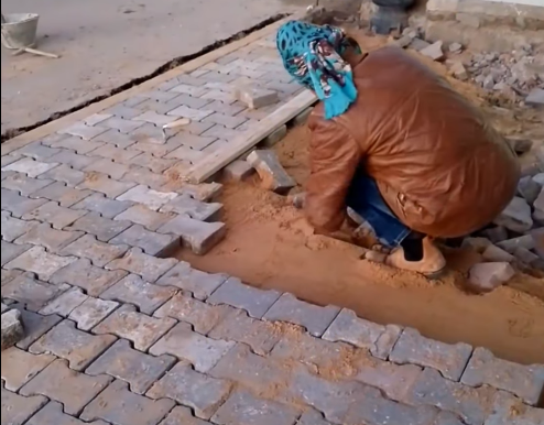 جمعية " قفصة البيّة " تواصل تنفيذ مبادراتها الرامية الى المساهمة في الحفاظ على  المباني والانهج بالمدينة العتيقة .