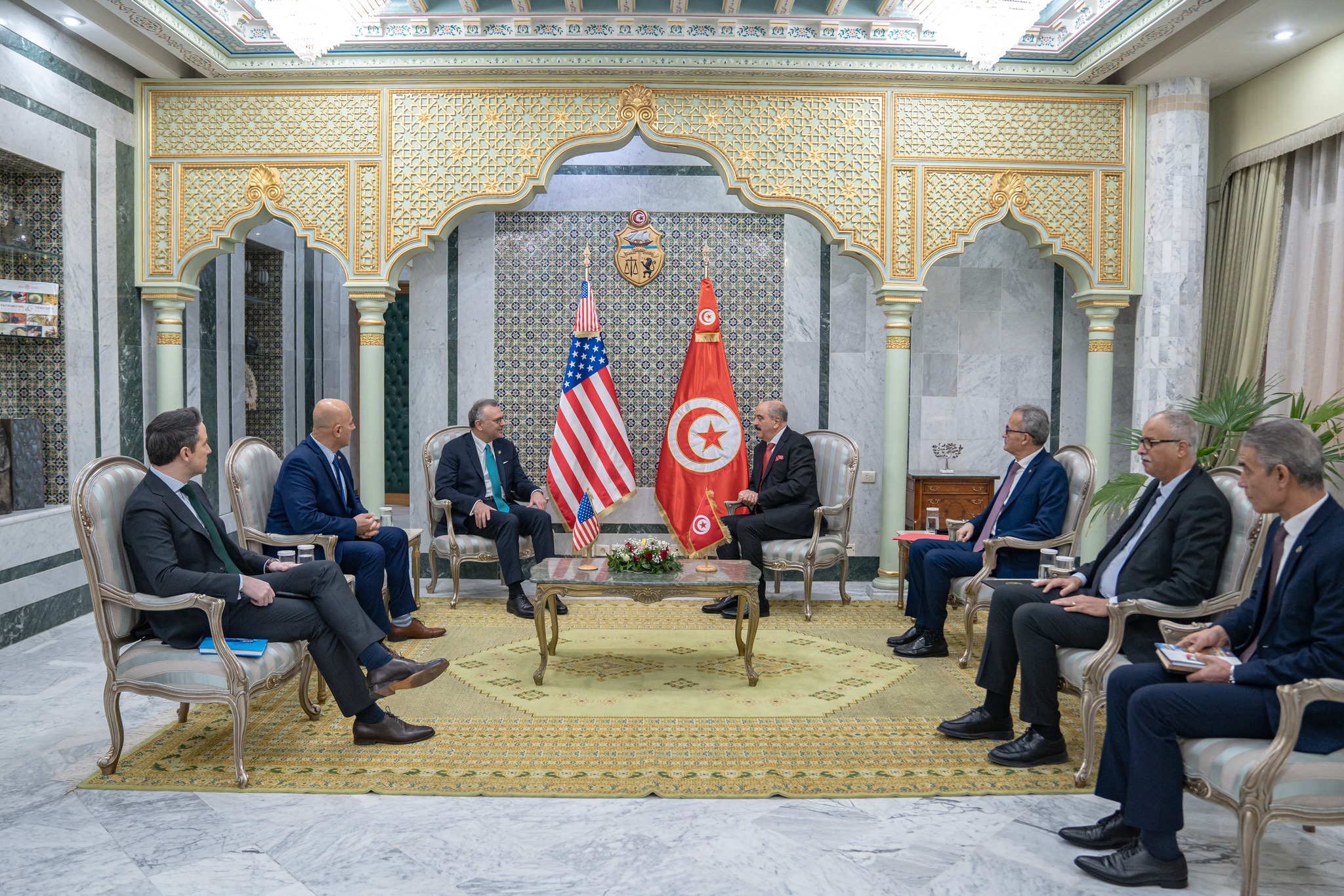 خلال استقباله كبير مستشاري ترامب: وزير الخارجية يدعو إلى مراجعة التعريفات الديوانية المفروضة على الصادرات التونسية الرئيسية