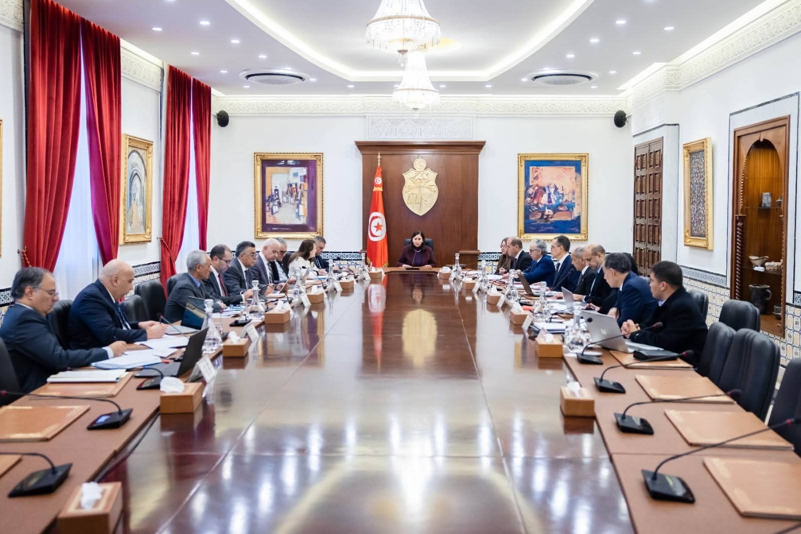 اجتماع اللجنة العليا لتسريع إنجاز المشاريع العمومية يُتابع تقدّم مشروعي الربط الكهربائي بين تونس وإيطاليا (الماد) ومصنع ثلاثي الفسفاط الرفيع بالمظيلة 2