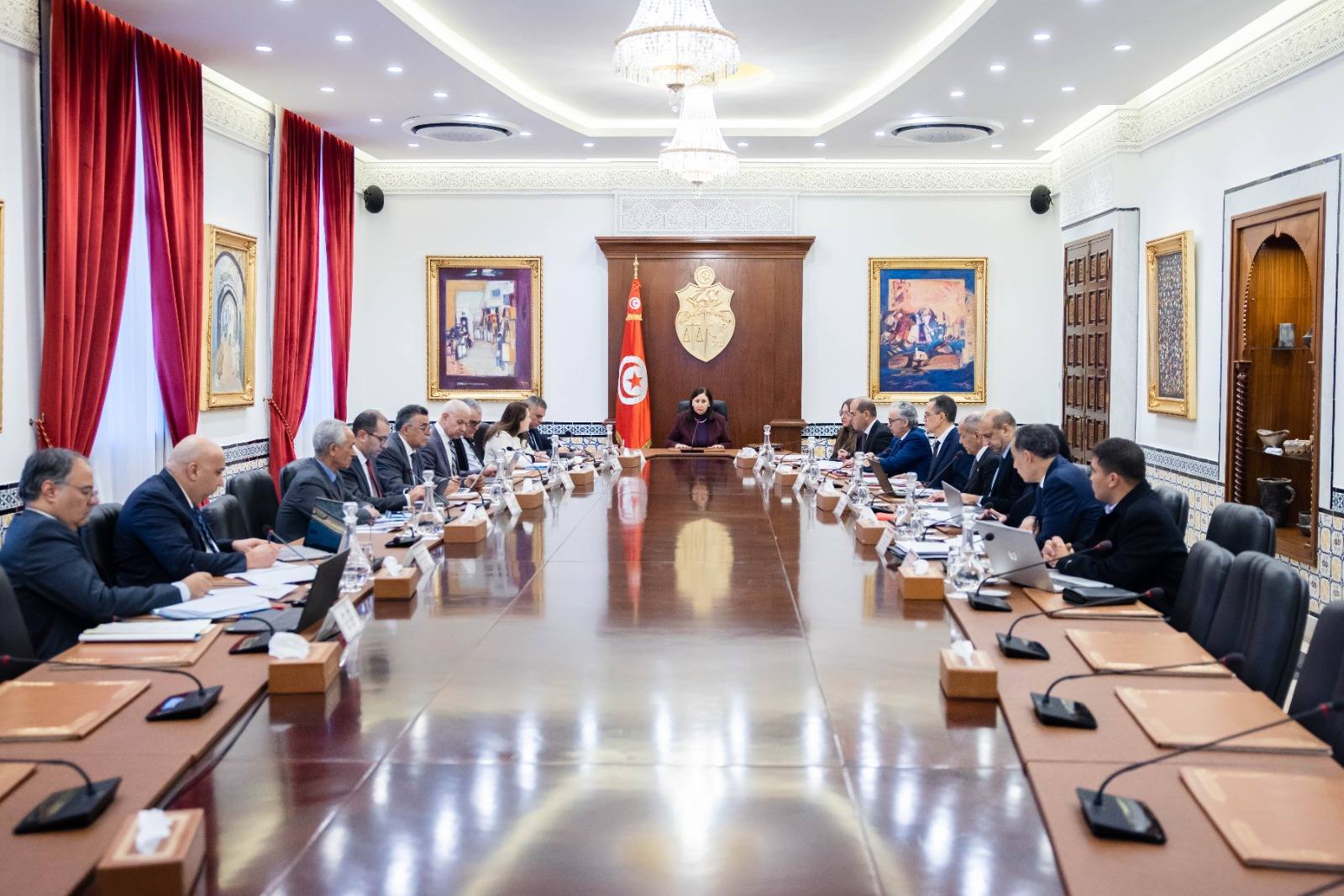 اجتماع اللجنة العليا لتسريع إنجاز المشاريع العمومية يُتابع تقدّم مشروعي الربط الكهربائي بين تونس وإيطاليا (الماد) ومصنع ثلاثي الفسفاط الرفيع بالمظيلة 2