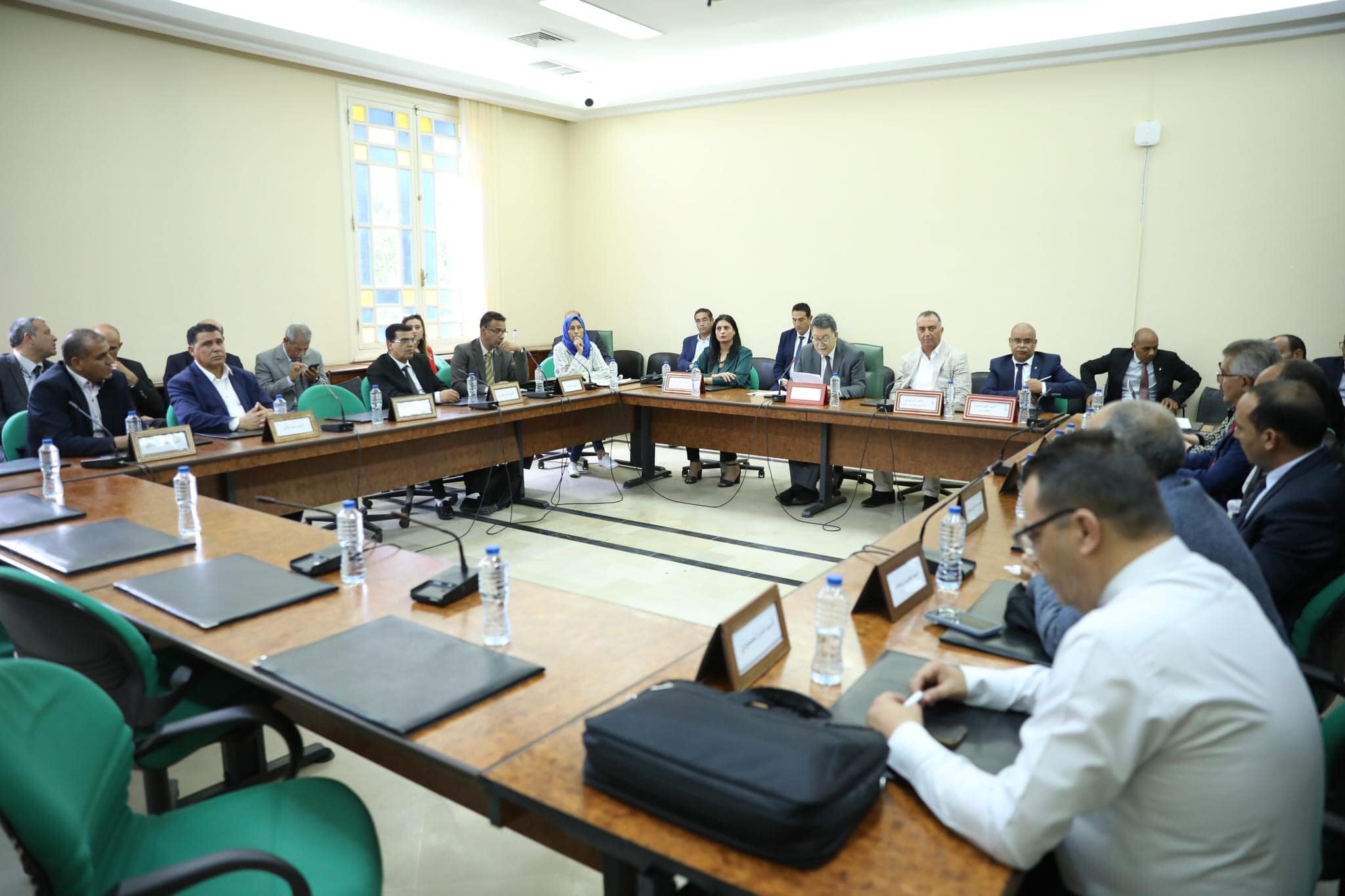 لجنة تنظيم الإدارة وتطويرها والرقمنة والحوكمة ومكافحة الفساد تنتخب مكتبها