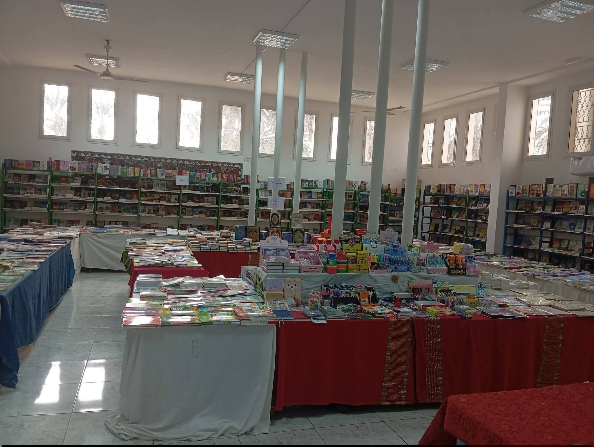  معرض الكتاب بدار الثقافة بن منظور بقفصة : رمز وعنوان للمبدعين و  المفكرين والناشرين