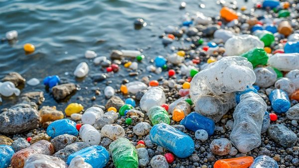 دراسة حديثة: التلوث البلاستيكي قد يضاعف العبء الصحي العالمي بحلول 2040