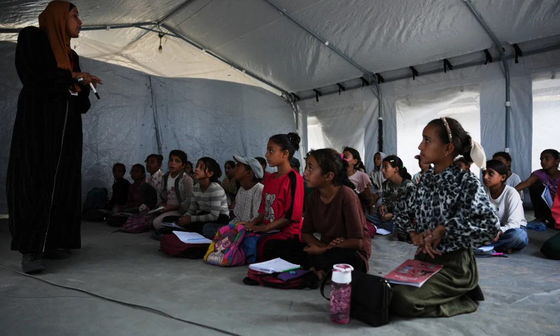 ’’اليونيسف’’ تطلق حملة لإعادة 336 ألف طفل في غزة إلى المدارس 