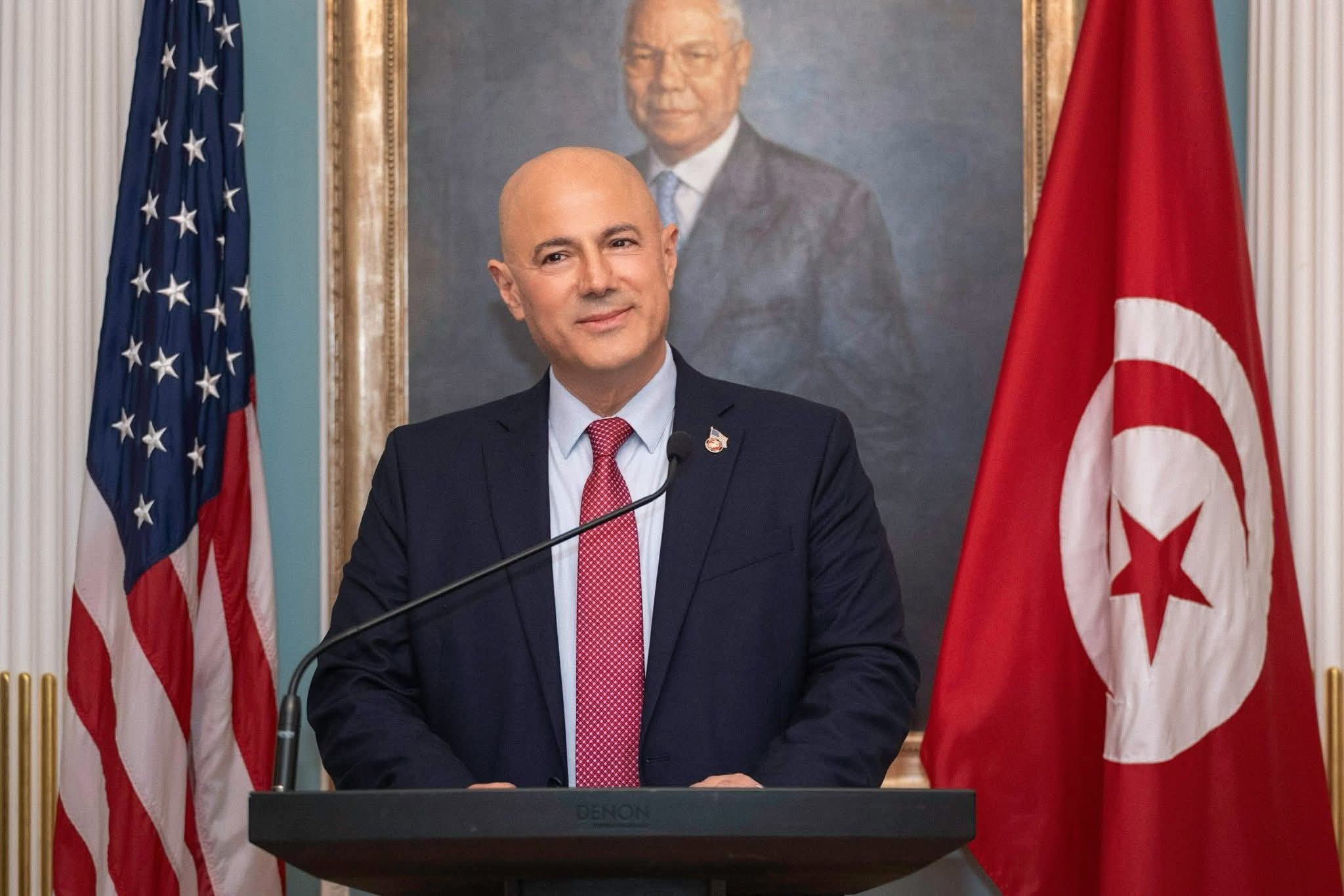 سفير الولايات المتحدة يؤكد العمل مع وزارة النقل على تعزيز عدد السياح الأمريكيين الوافدين على تونس