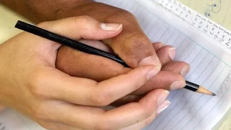 النسبة العامة للأمية في البلدان العربية تقدر بنحو 25 بالمائة (معهد اليونسكو للتعلم مدى الحياة)