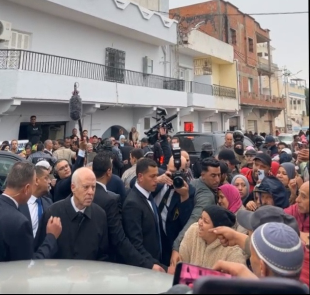 رئيس الجمهورية قيس سعيد في زيارة غير معلنة إلى منطقة البحر الأزرق 