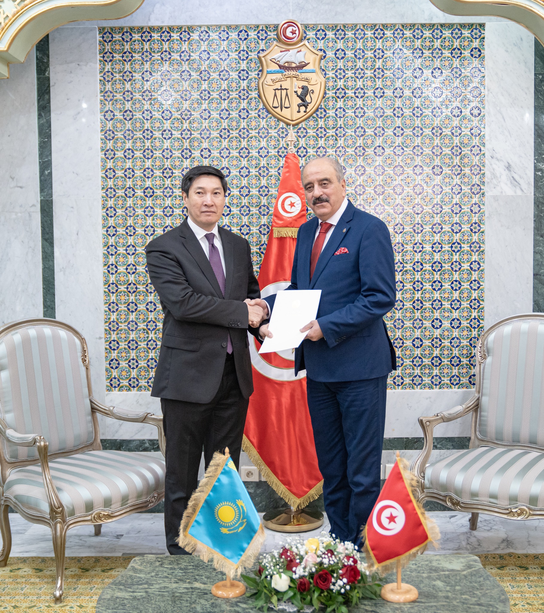 وزير الخارجية يتسلم أوراق اعتماد السفير الجديد لجمهوريّة كازاخستان بتونس