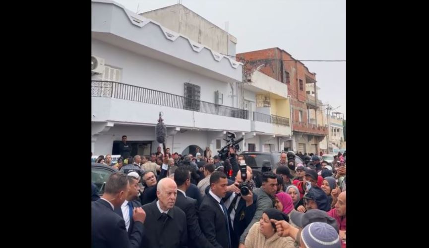 رئيس الجمهورية يتحول إلى منطقة البحر الأزرق بالمرسى ويُعاين مخلّفات الفيضانات الأخيرة