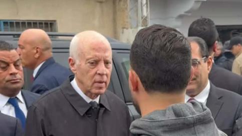 Le président Saïed inspecte les dégâts des inondations à Bhar Lazreg