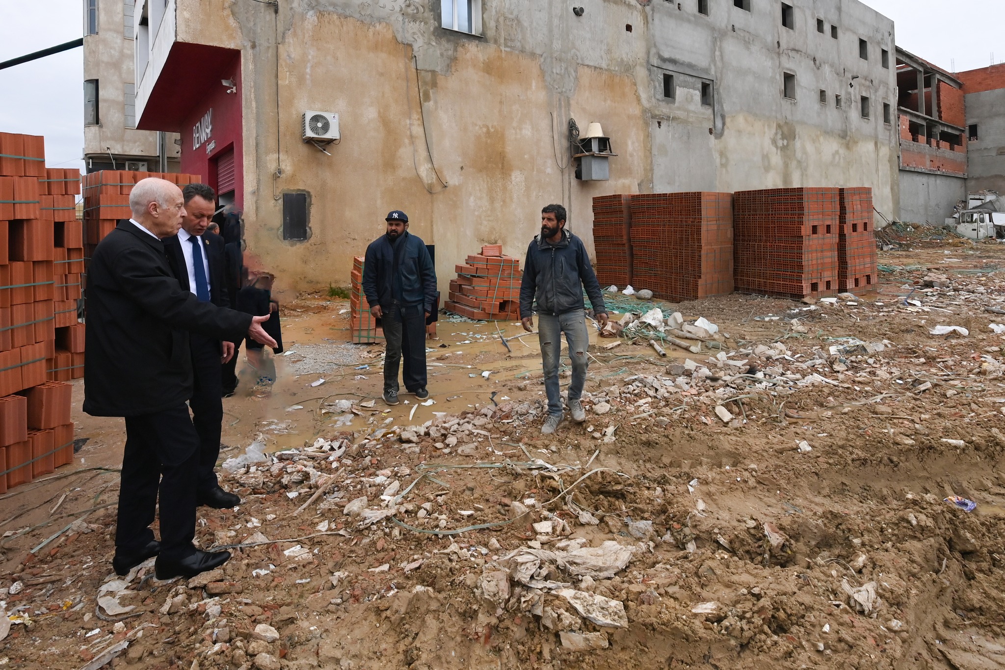 لدى تحوّله إلى منطقة البحر الأزرق: رئيس الدّولة يؤكّد ضرورة مُعالجة الأسباب لتفادي تكرار ما حصل إثر الفيضانات