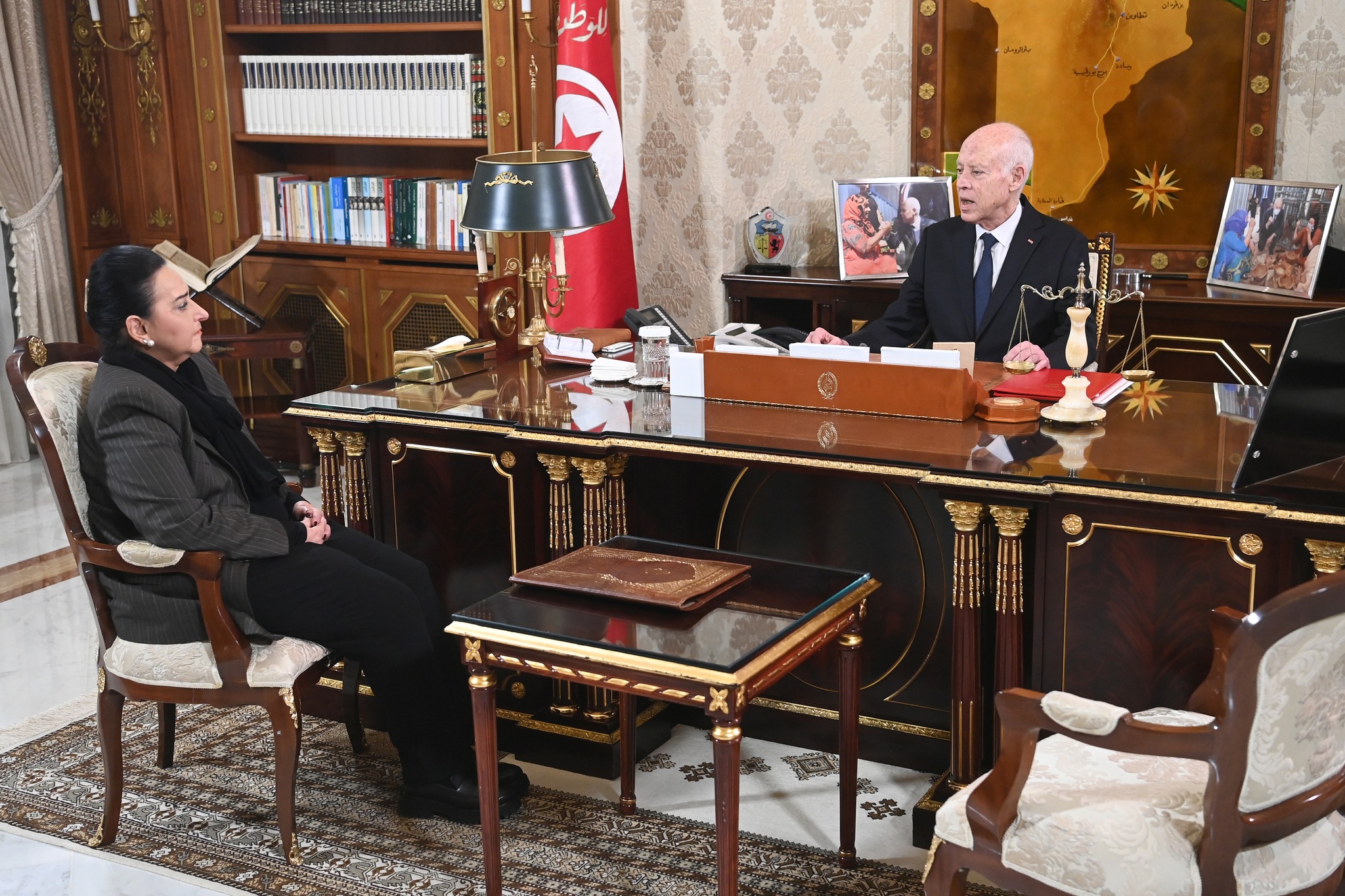 رئيس الدّولة يشدّد على دور المعهد الوطني للتراث ووكالة إحياء التراث في حماية التراث الأثري لبلادنا على إثر الزيارة التي قام بها إلى ضاحية سيدي بوسعيد