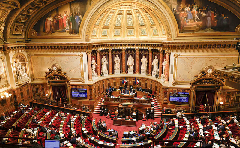 مجلس الشيوخ الفرنسي يتبنى مشروع قانون لإعادة قطع فنية وتراثية إلى دولها الأصلية