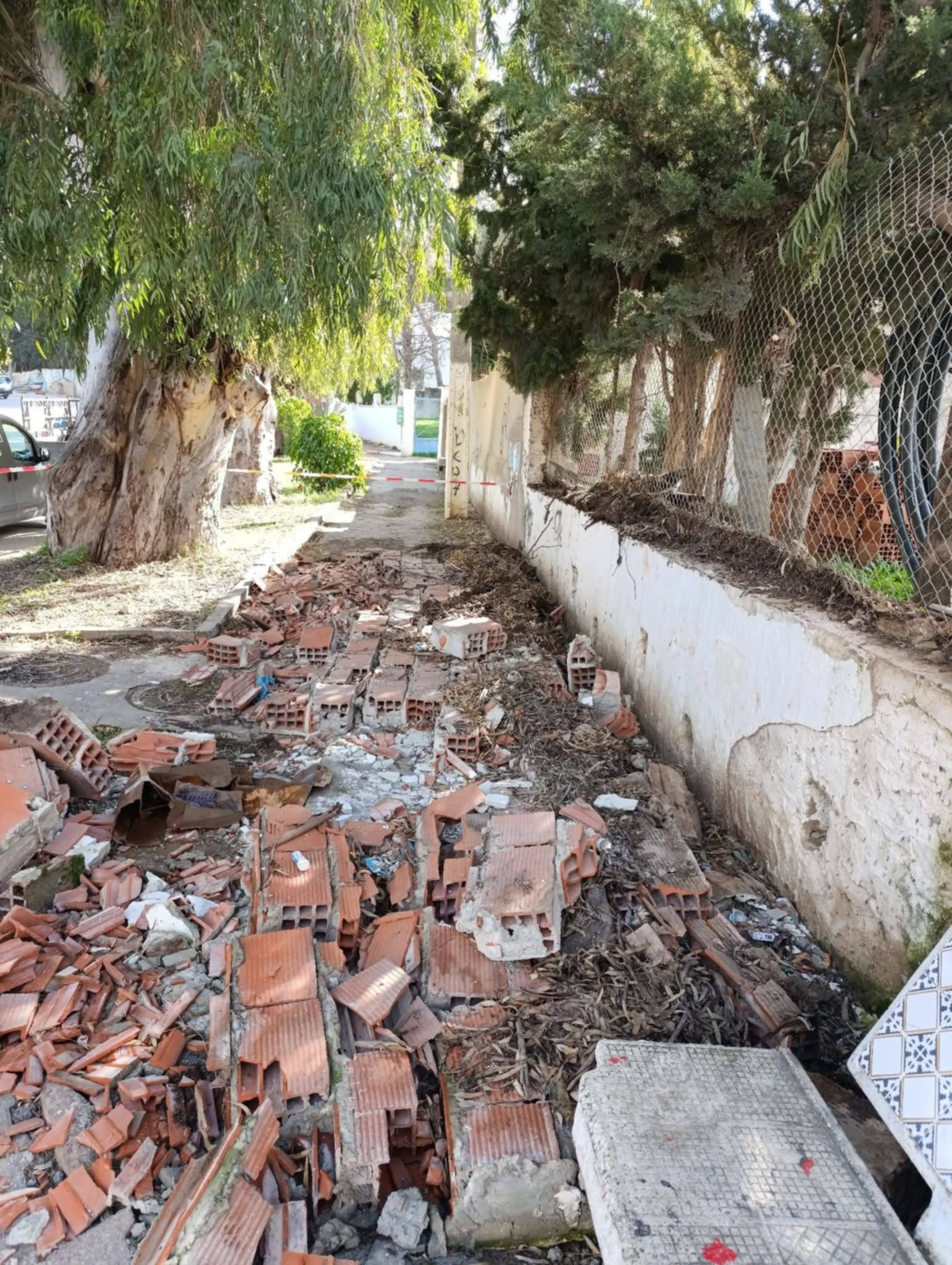 باجة: وفاة تلميذ في حادث سقوط جدار وسط مدينة تبرسق