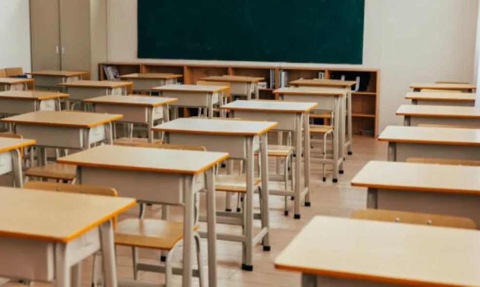 طبرقة وعين دراهم: تعليق الدروس يومي الجمعة والسبت بكل المؤسسات التربوية والتكوينية 