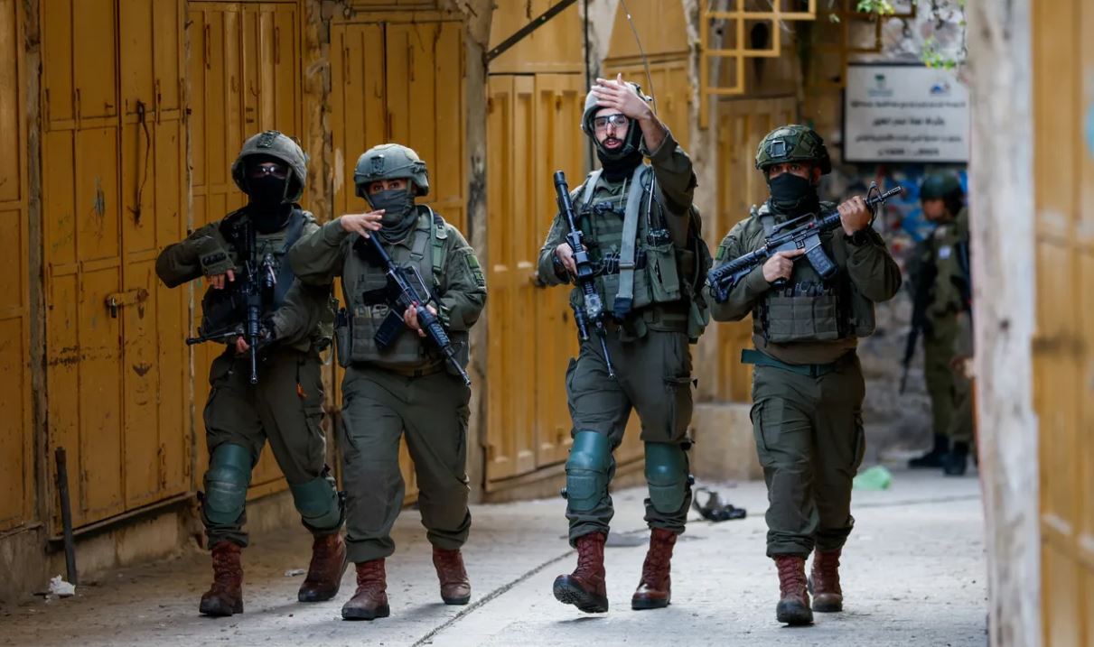 فلسطين : قوات الاحتلال الصهيوني تقتحم مراكز إيواء النازحين في جنين