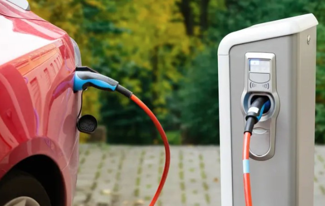 يهم 3 بلديات: فتح باب الترشح للحصول على منحة بـ10 آلاف دينار لاقتناء سيارة تاكسي كهربائية