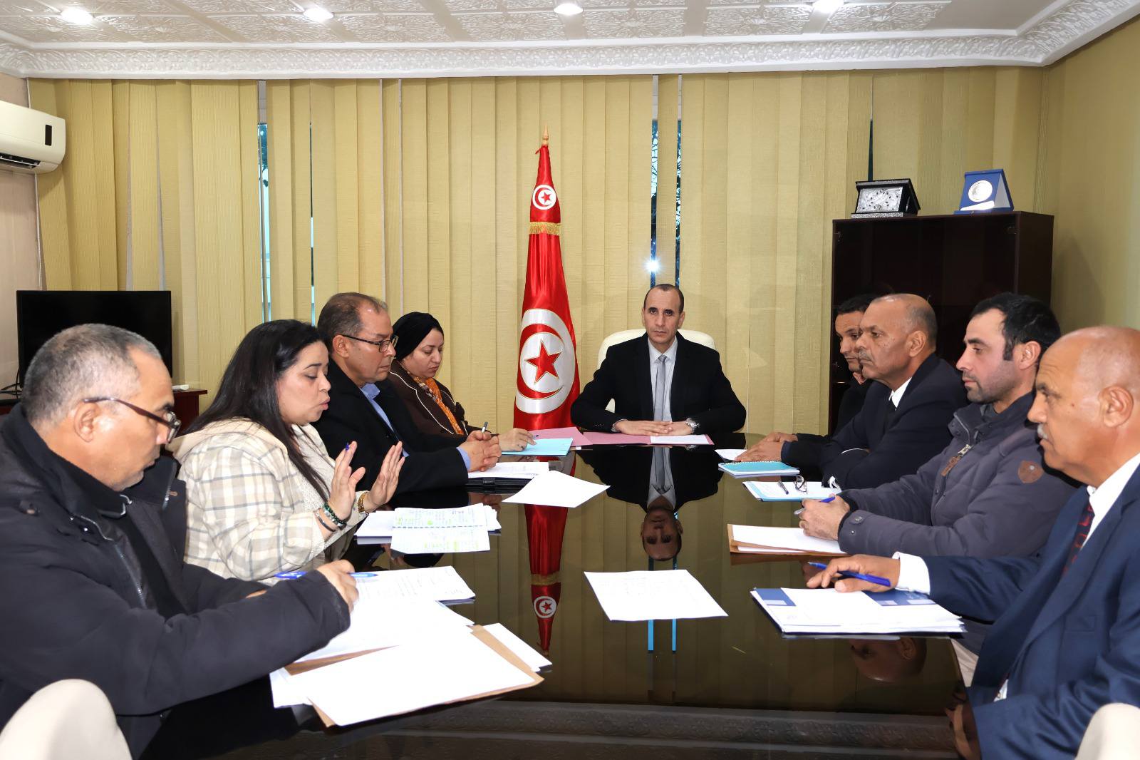 سليانة : برنامج النقل الريفي المدرسي محور جلسة عمل