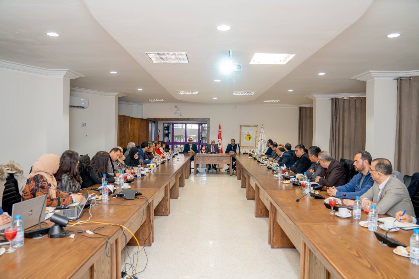 جلسة عمل بوزارة التشغيل لمتابعة ملف تحيين المصنف الوطني للمهن والكفاءات