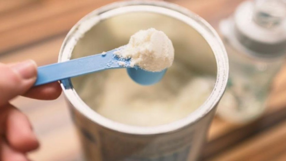 نقابة أصحاب الصيدليات الخاصة تشدد على أن حليب الأطفال المروّج داخل الصيدليات يمرّ عبر المسالك القانونية الرسمية والخاضعة للمراقبة