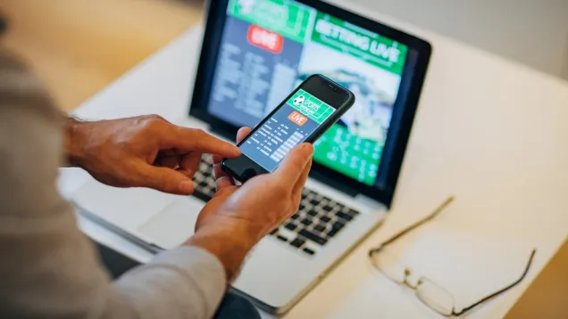 المنظمة التونسية لارشاد المستهلك توصي بالتصدي للتنامي الخطير لظاهرة الرهان الالكتروني في صفوف الشباب