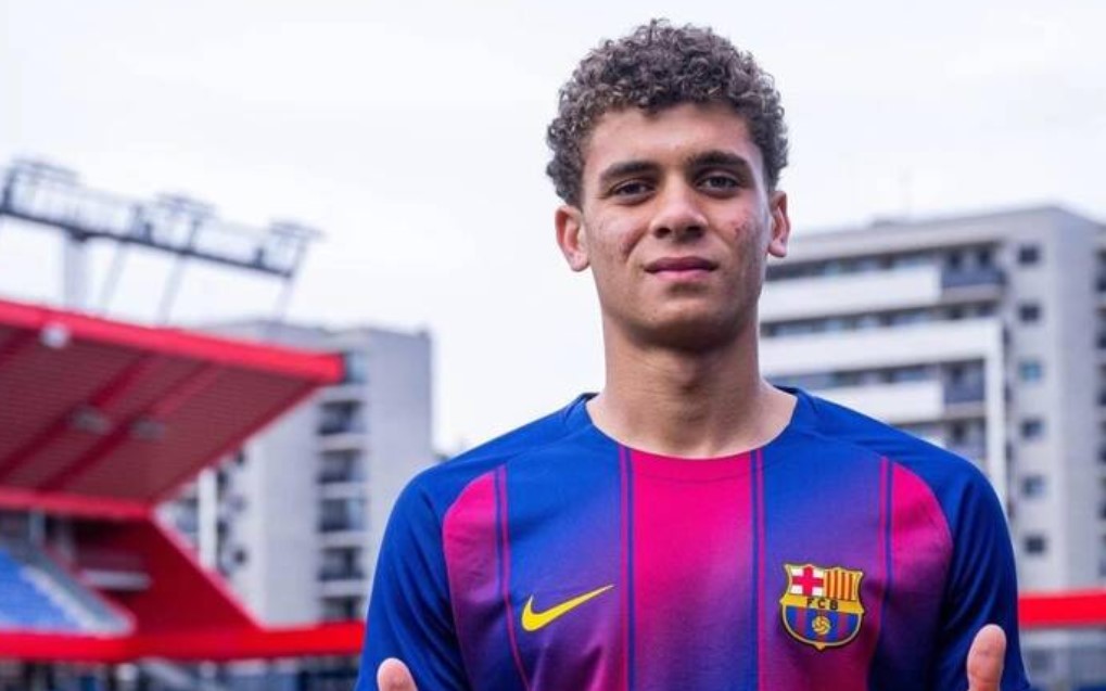 برشلونة الإسباني يعلن تعاقده مع اللاعب المصري حمزة عبدالكريم لتعزيز صفوف فريقه الثاني