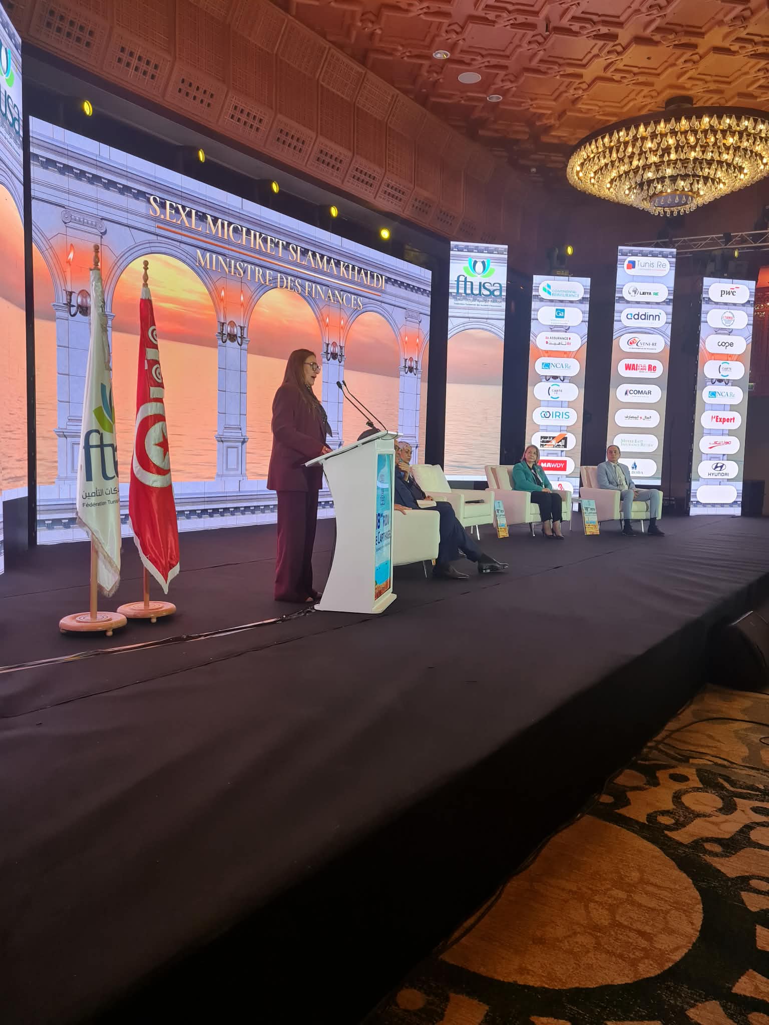 وزيرة المالية تؤكد ضرورة انخراط قطاع التأمين في مقاربة شاملة تدمج الوقاية والتخطيط المُسبق وبناء القدرة عل الصمُود