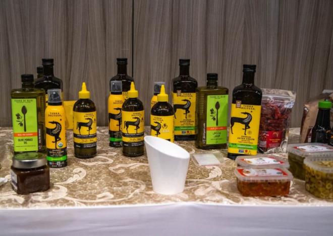 سفارة الجمهوربة التونسية بالكوت ديفوار تنظم يوما تجاريا للتعريف بزيت الزيتون التونسي وعدد من المنتوجات الغذائية