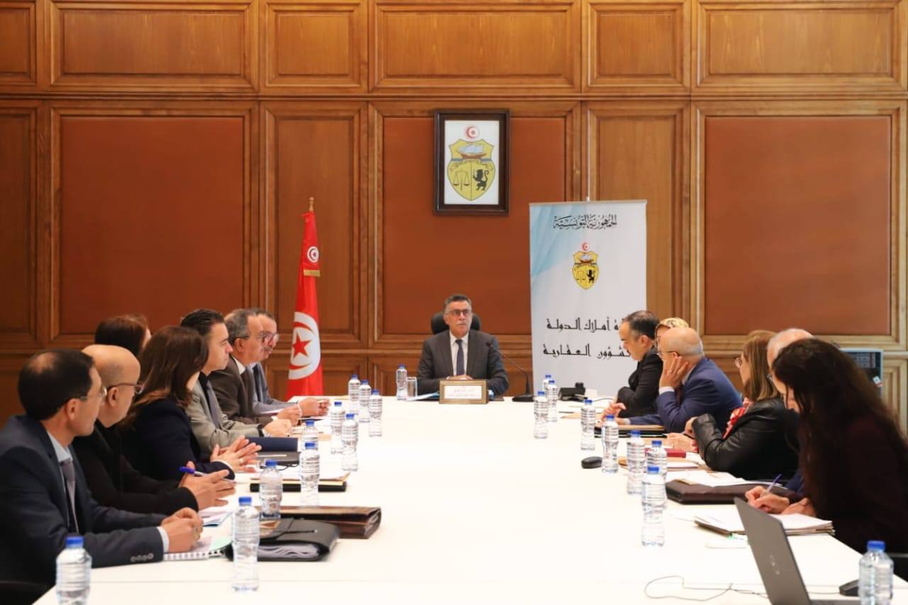 توظيف العقارات الدولية لفائدة مشاريع إنتاج الكهرباء من الطاقات المتجدّدة محور اجتماع بوزارة أملاك الدولة