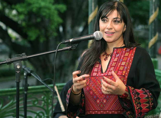 الممثلة الفلسطينية أمل مرقس تشارك بفيلم "أعلم أنك تسمعني" في مهرجان بانوراما للفيلم القصير بتونس