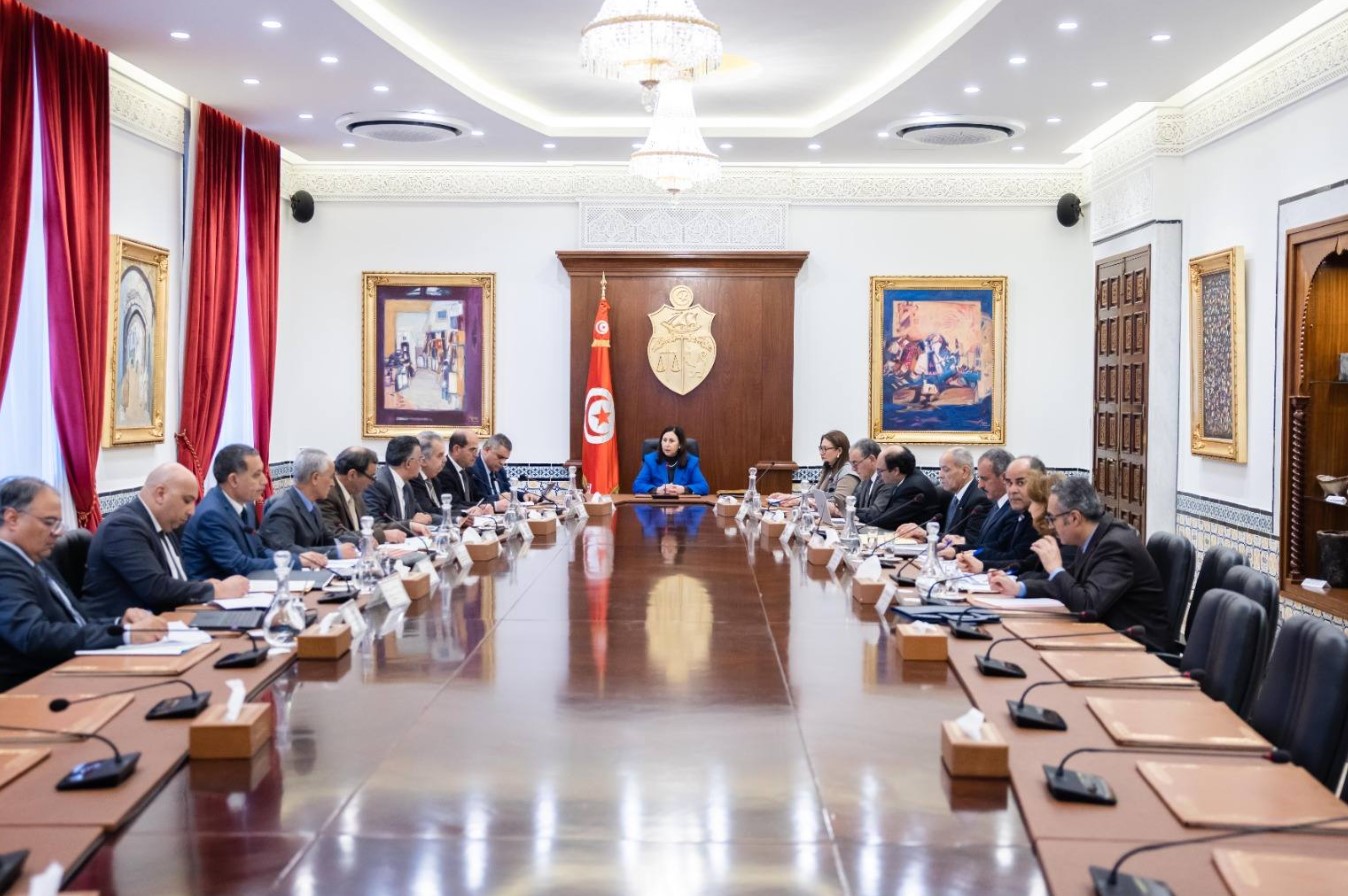 تقدّم إنجاز مشروعي إعادة بناء الملعب الأولمبي بالمنزه والمدينة الرقمية بالنحلي محور اجتماع لجنة المشاريع الكبرى بإشراف رئيسة الحكومة