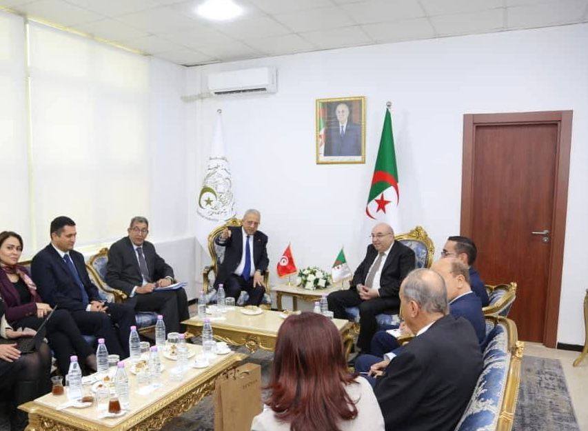 الاتفاق في لقاء وزير الصحة بنظيره الجزائري على دفع التعاون في مجالات ذات أولوية