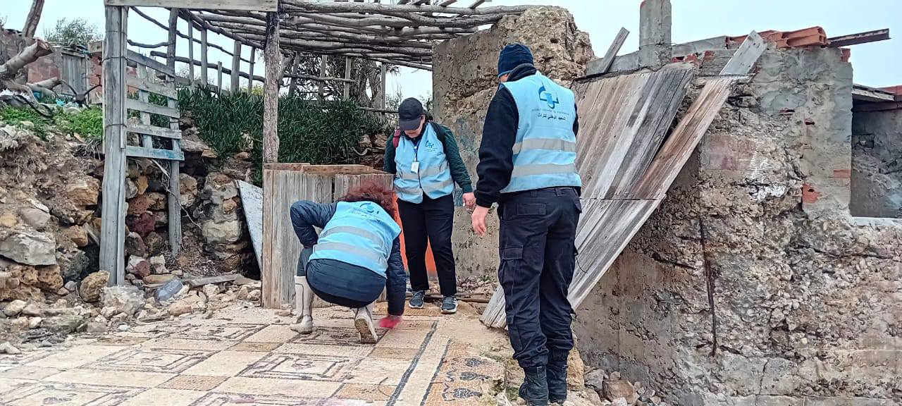 كشفتها الأمطار الأخيرة: مُختصون في الفسيفساء يُعاينون لوحات فسيفسائية ومعالم أثرية ببنزرت