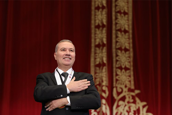 الكاتب التونسي نزار شقرون يتحصل على جائزة نجيب محفوظ للرواية العربية.