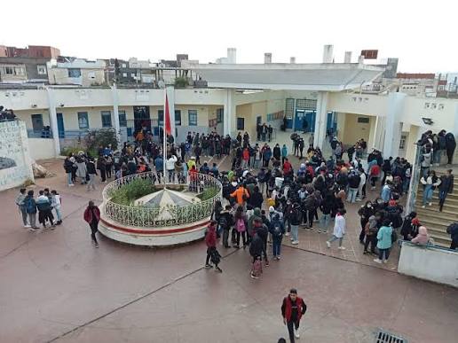 دعوة إلى مراجعة بعض القوانين داخل الفضاء المدرسي توقيا من العنف